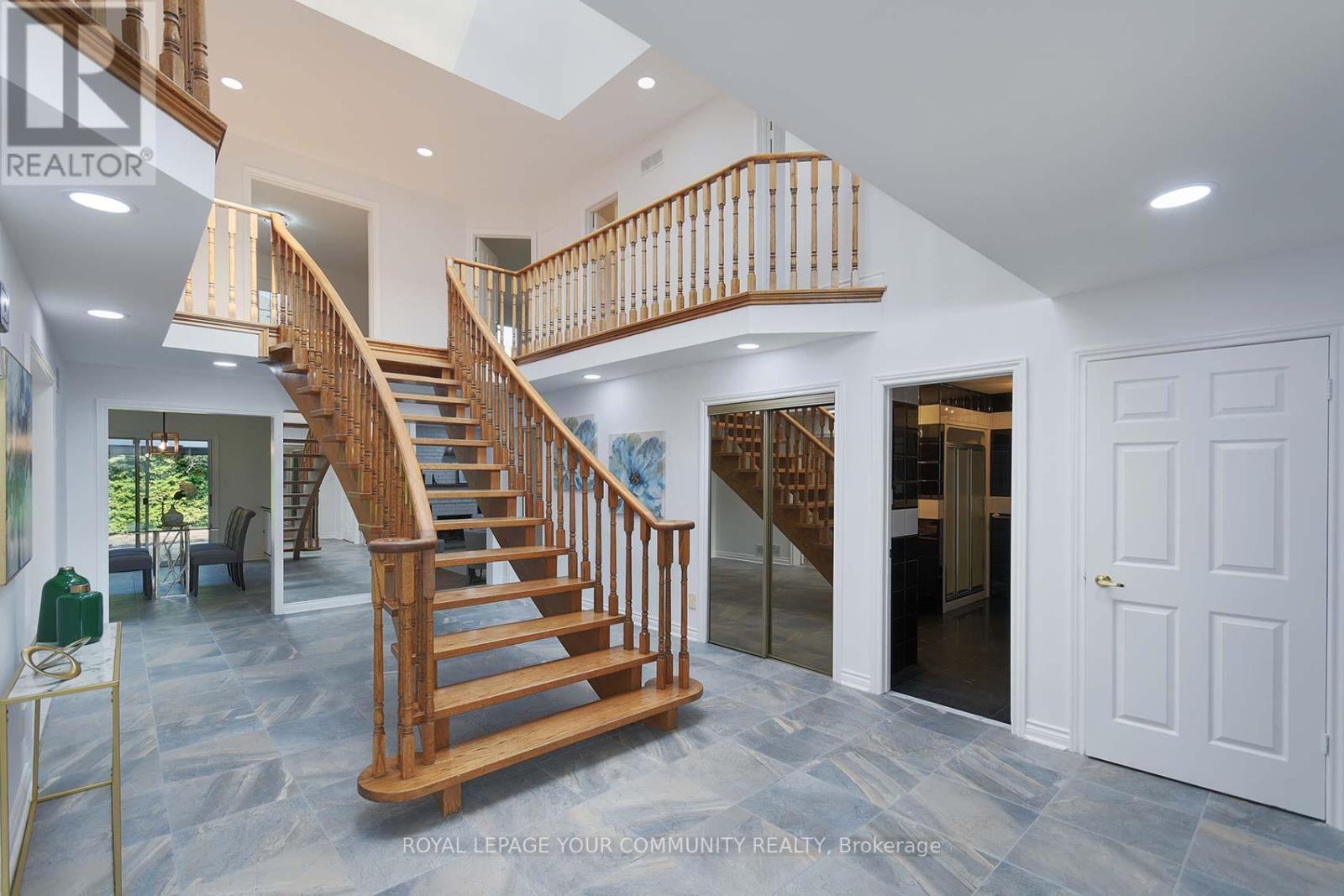 182 Oxford Street, Richmond Hill, Ontario  L4C 4L7 - Photo 5 - N12677538