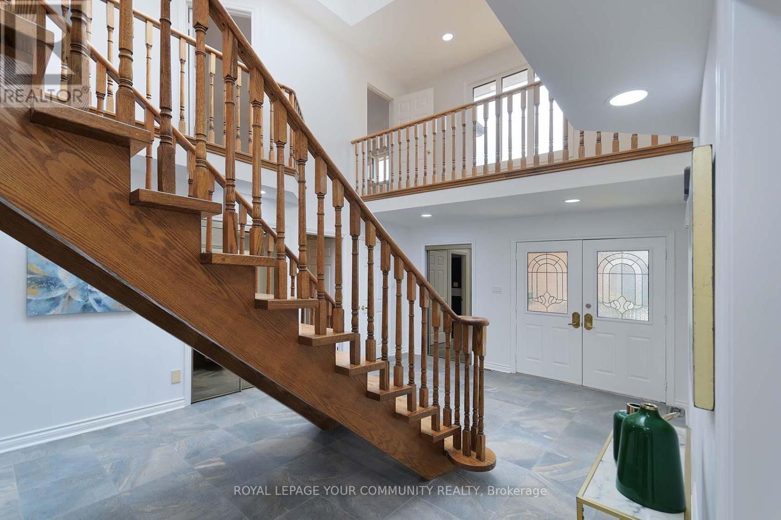 182 Oxford Street, Richmond Hill, Ontario  L4C 4L7 - Photo 6 - N12677538