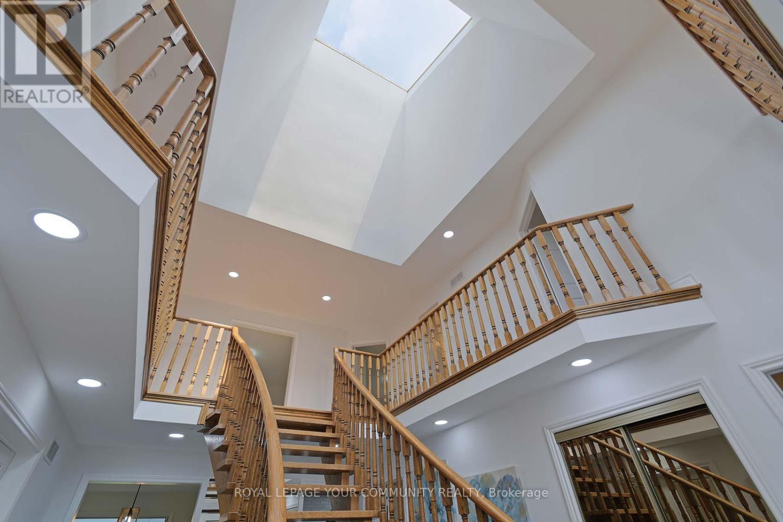 182 Oxford Street, Richmond Hill, Ontario  L4C 4L7 - Photo 7 - N12677538