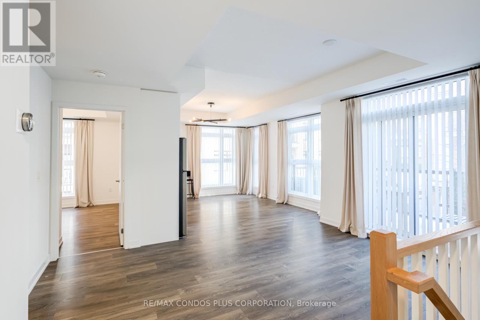 201 - 100 Canon Jackson Drive, Toronto, Ontario  M6M 0C1 - Photo 2 - W12677486