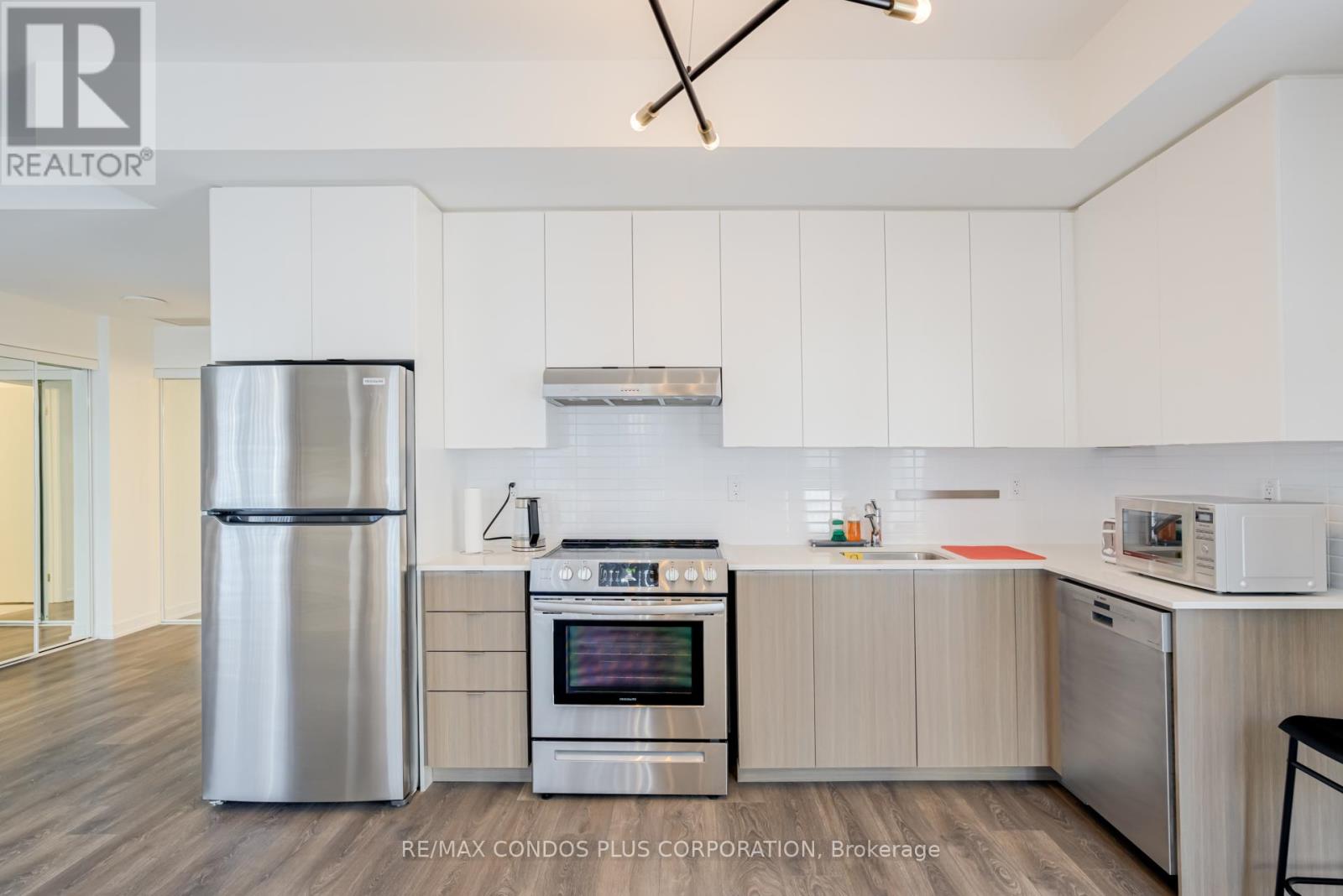 201 - 100 Canon Jackson Drive, Toronto, Ontario  M6M 0C1 - Photo 3 - W12677486