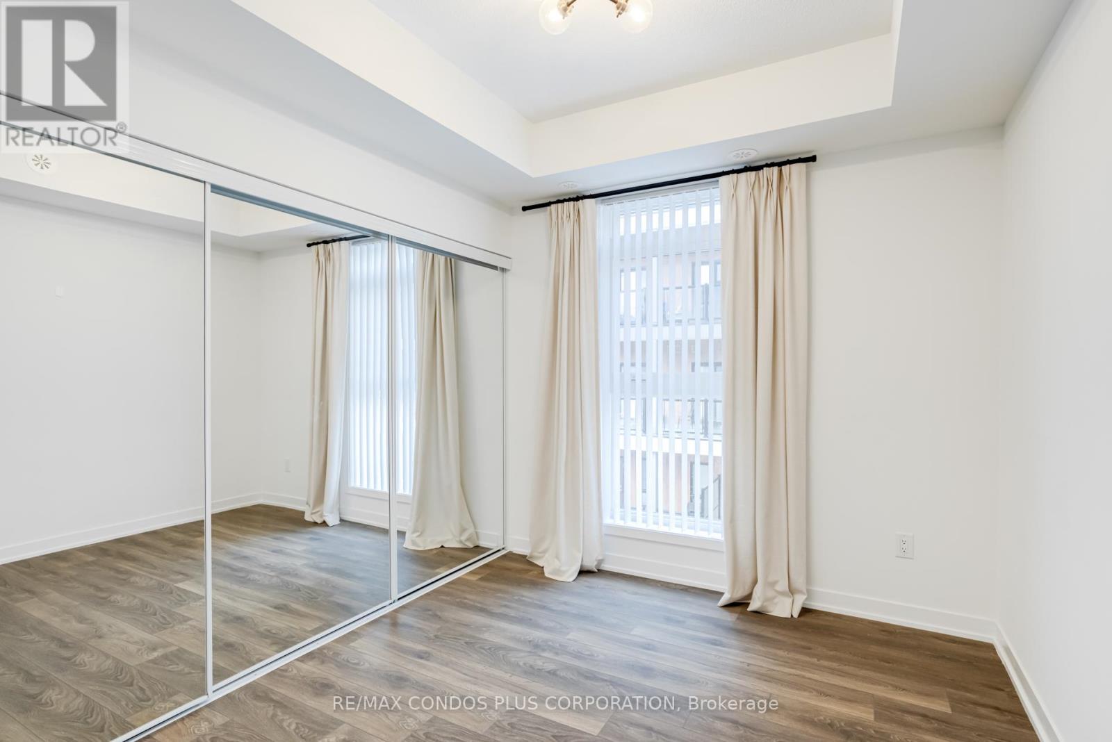 201 - 100 Canon Jackson Drive, Toronto, Ontario  M6M 0C1 - Photo 8 - W12677486