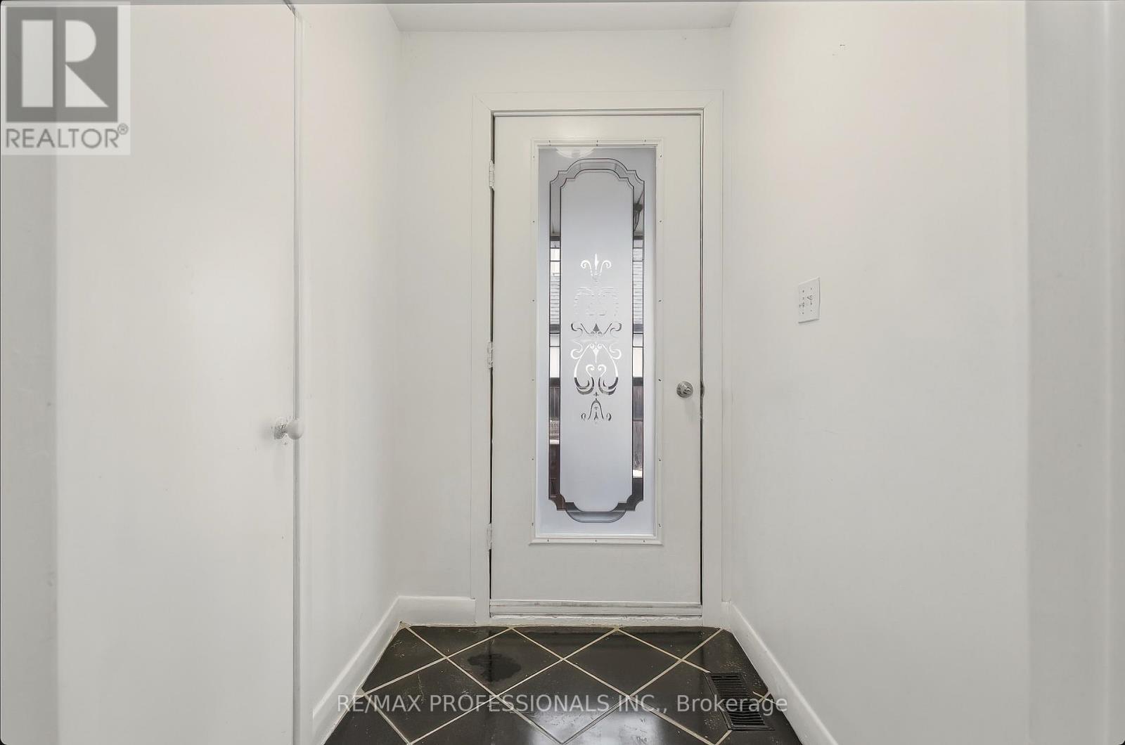 294 Southview Road, Oakville, Ontario  L6K 2P5 - Photo 12 - W12677498