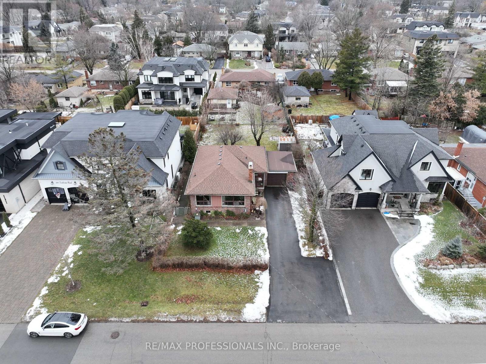 294 Southview Road, Oakville, Ontario  L6K 2P5 - Photo 5 - W12677498