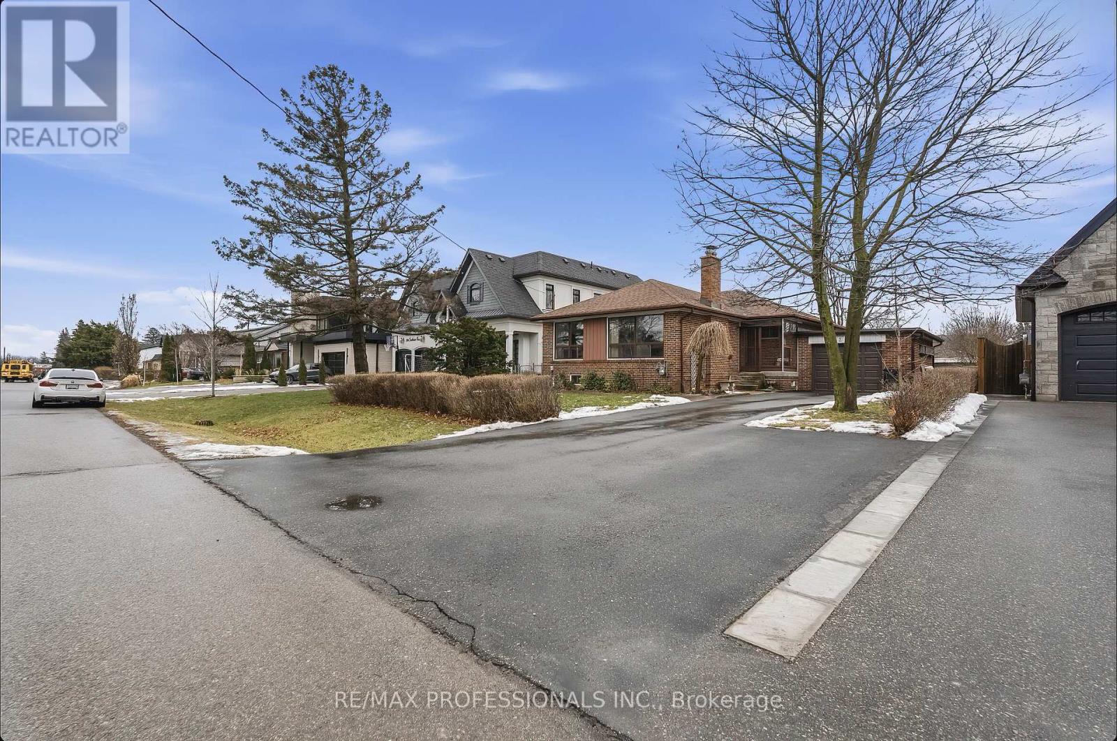 294 Southview Road, Oakville, Ontario  L6K 2P5 - Photo 8 - W12677498