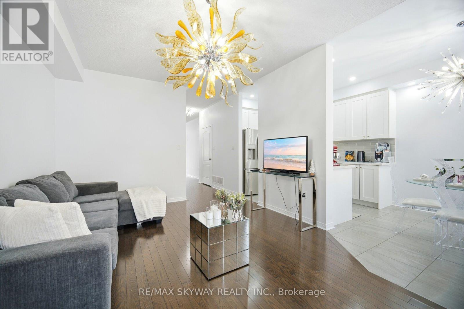 28 Yellowknife Road, Brampton, Ontario  L6R 3X3 - Photo 15 - W12677500