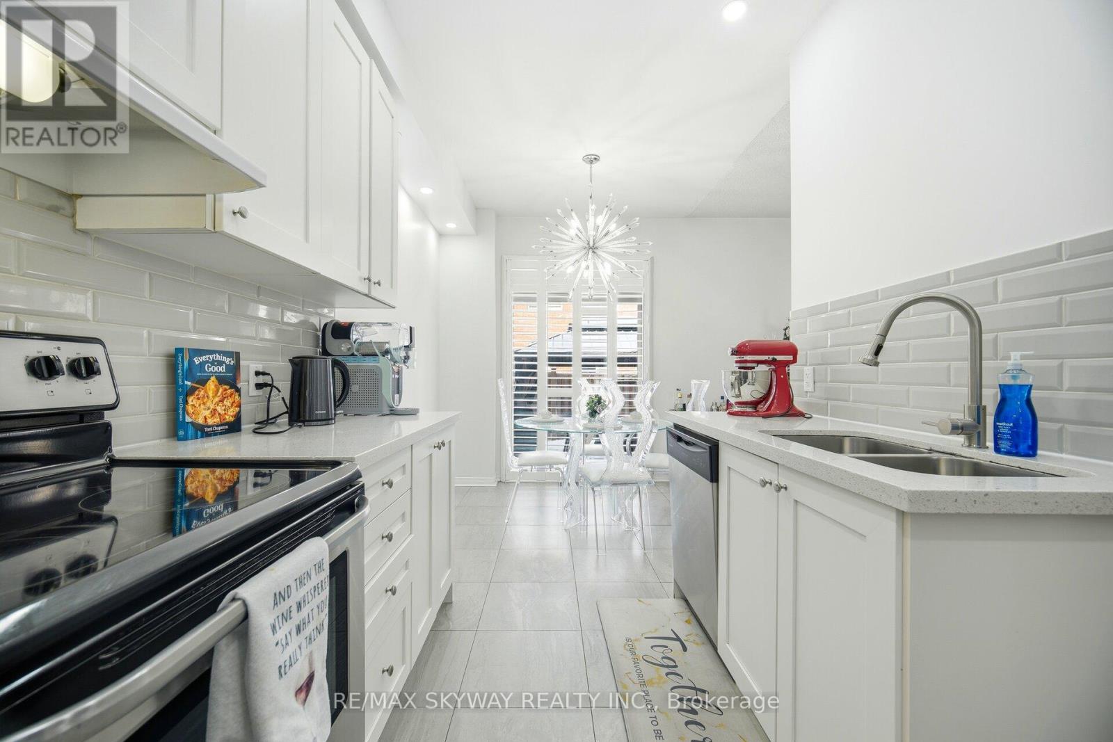 28 Yellowknife Road, Brampton, Ontario  L6R 3X3 - Photo 18 - W12677500