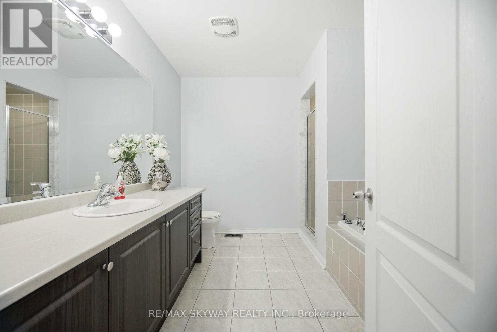 28 Yellowknife Road, Brampton, Ontario  L6R 3X3 - Photo 28 - W12677500