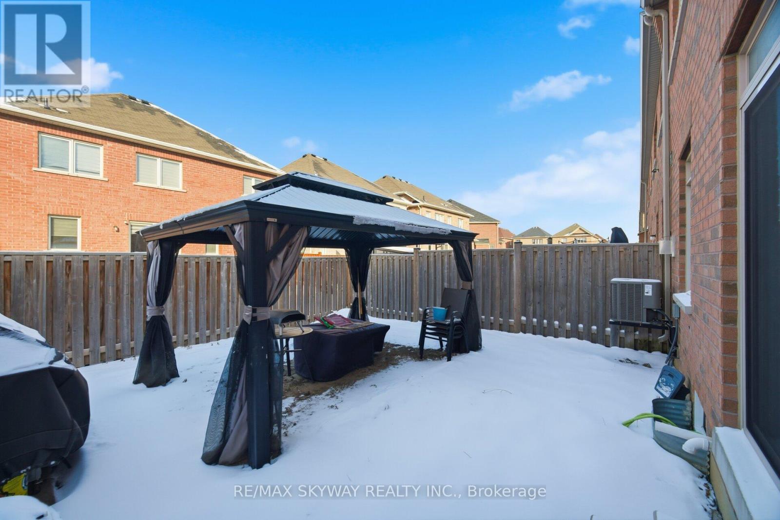 28 Yellowknife Road, Brampton, Ontario  L6R 3X3 - Photo 38 - W12677500