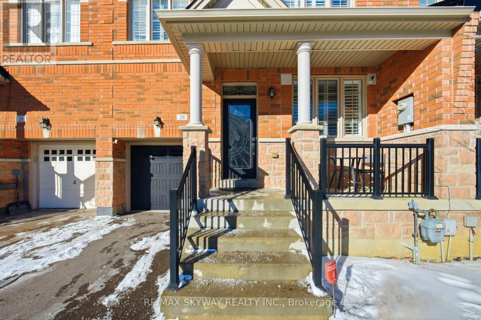 28 Yellowknife Road, Brampton, Ontario  L6R 3X3 - Photo 4 - W12677500