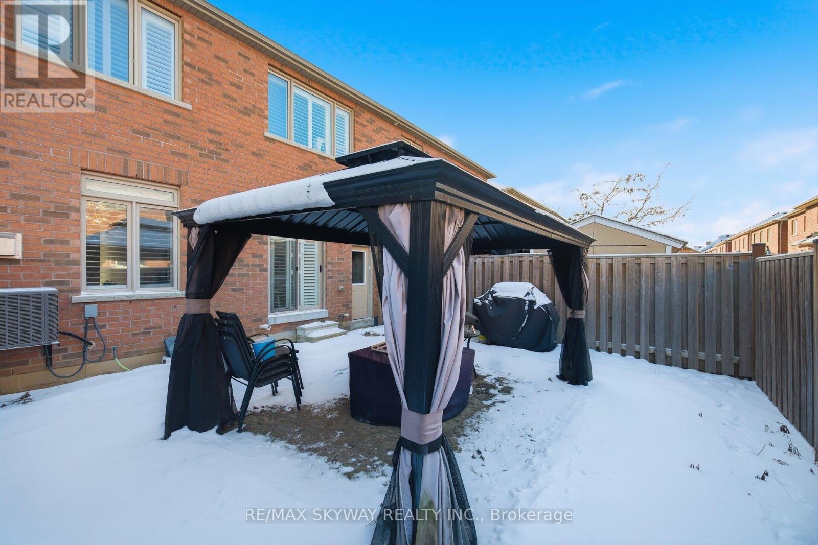 28 Yellowknife Road, Brampton, Ontario  L6R 3X3 - Photo 40 - W12677500