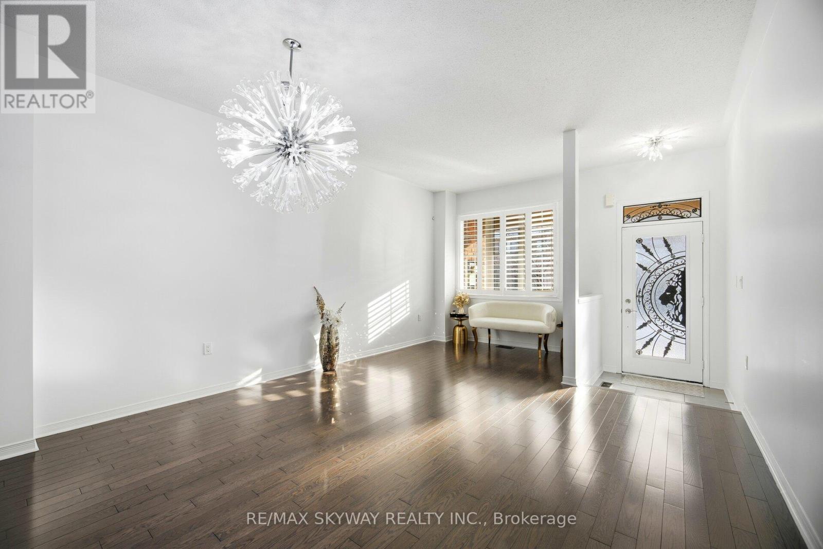 28 Yellowknife Road, Brampton, Ontario  L6R 3X3 - Photo 8 - W12677500