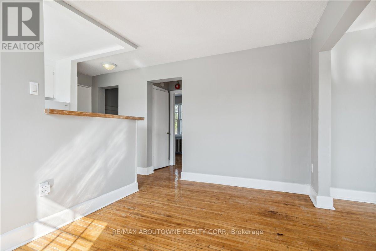 6 - 133 North Service Road E, Oakville, Ontario  L6H 1A3 - Photo 11 - W12677508