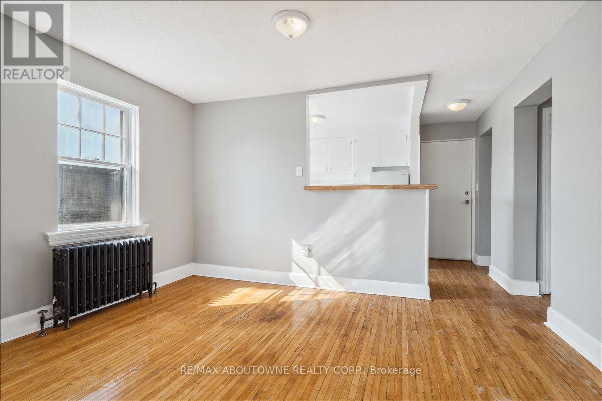 6 - 133 North Service Road E, Oakville, Ontario  L6H 1A3 - Photo 12 - W12677508