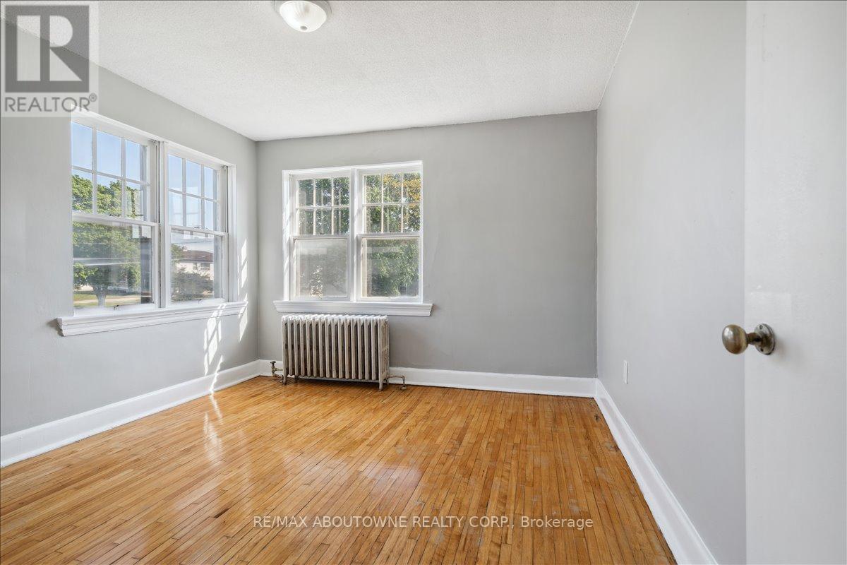 6 - 133 North Service Road E, Oakville, Ontario  L6H 1A3 - Photo 16 - W12677508