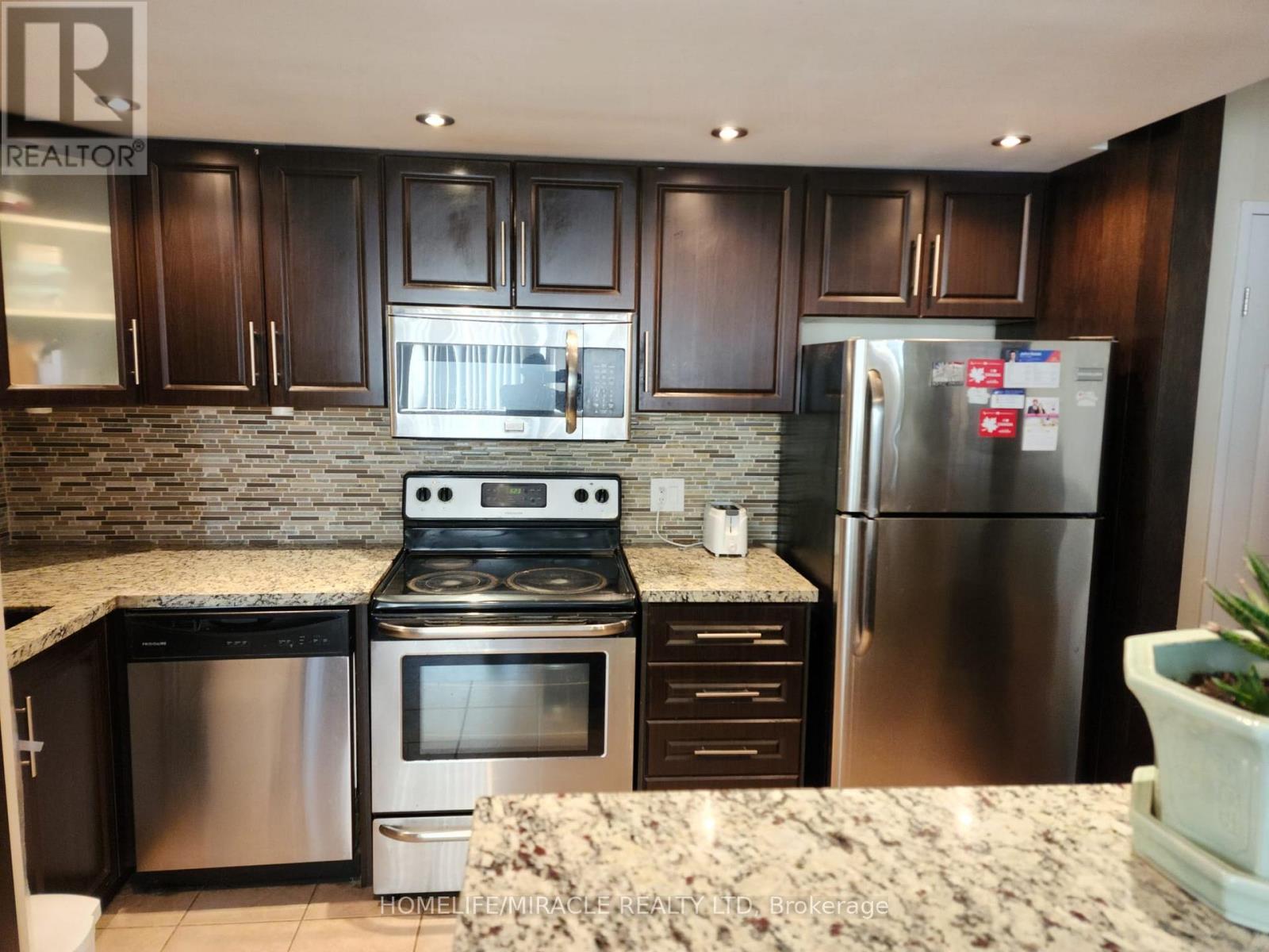 1911 - 3695 Kaneff Crescent, Mississauga, Ontario  L5A 4B6 - Photo 2 - W12677546