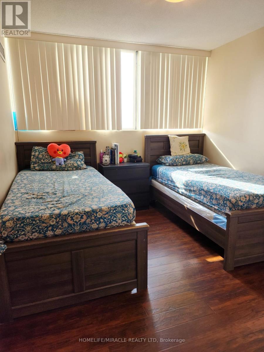 1911 - 3695 Kaneff Crescent, Mississauga, Ontario  L5A 4B6 - Photo 22 - W12677546