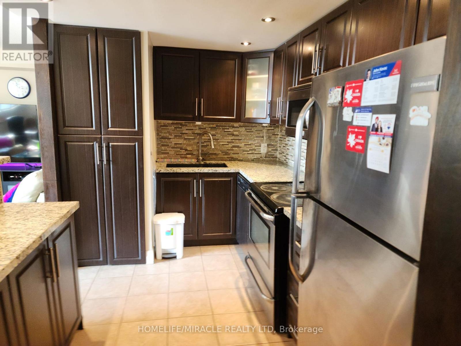 1911 - 3695 Kaneff Crescent, Mississauga, Ontario  L5A 4B6 - Photo 3 - W12677546