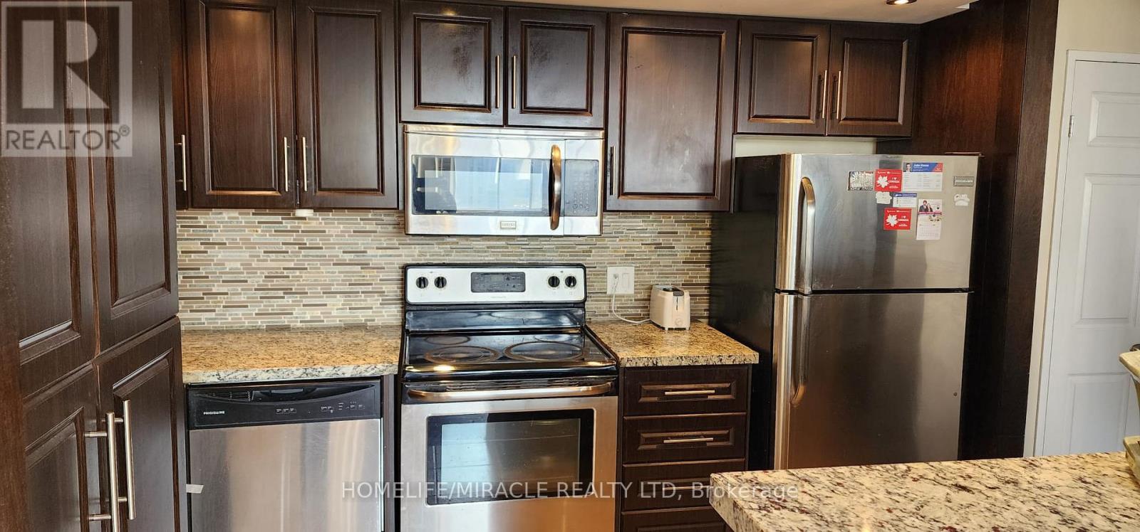 1911 - 3695 Kaneff Crescent, Mississauga, Ontario  L5A 4B6 - Photo 5 - W12677546