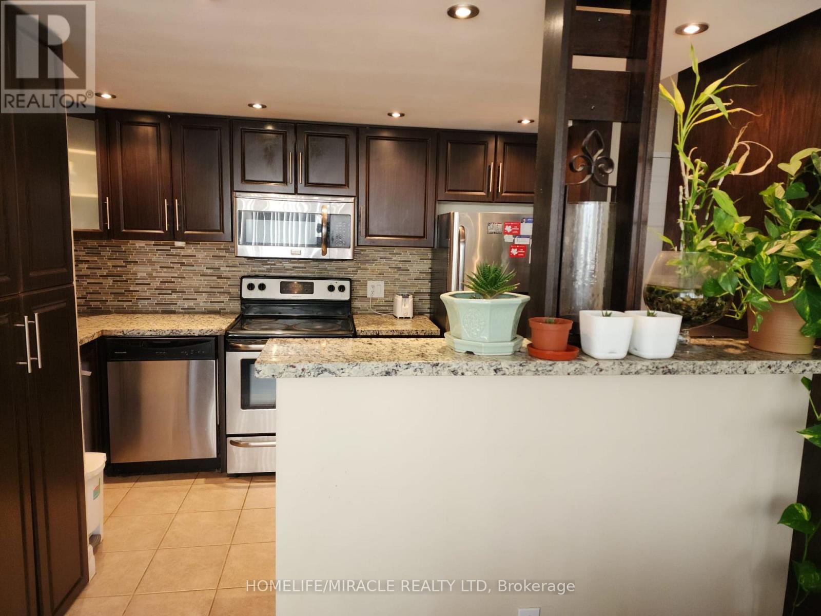 1911 - 3695 Kaneff Crescent, Mississauga, Ontario  L5A 4B6 - Photo 6 - W12677546