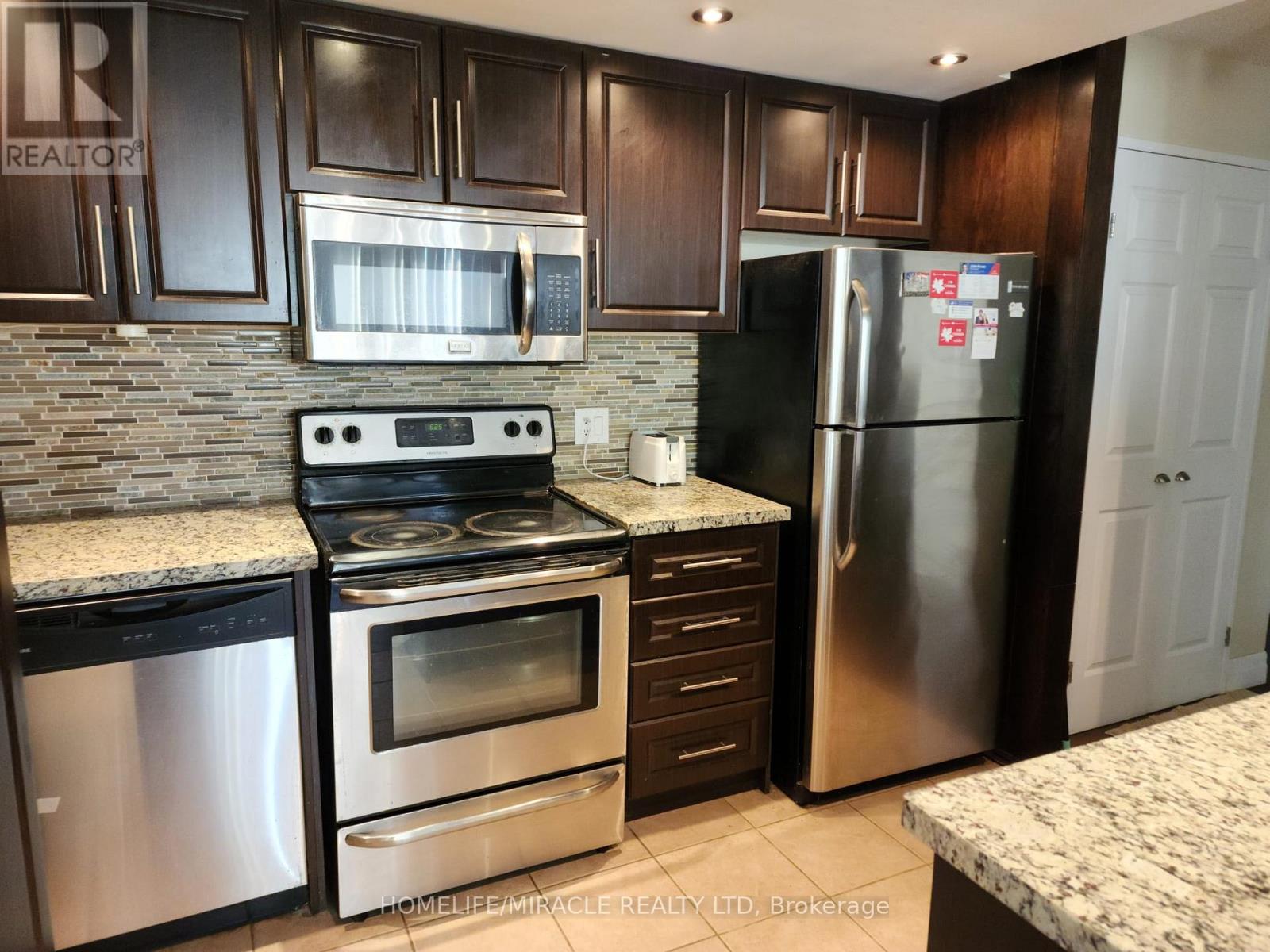 1911 - 3695 Kaneff Crescent, Mississauga, Ontario  L5A 4B6 - Photo 7 - W12677546