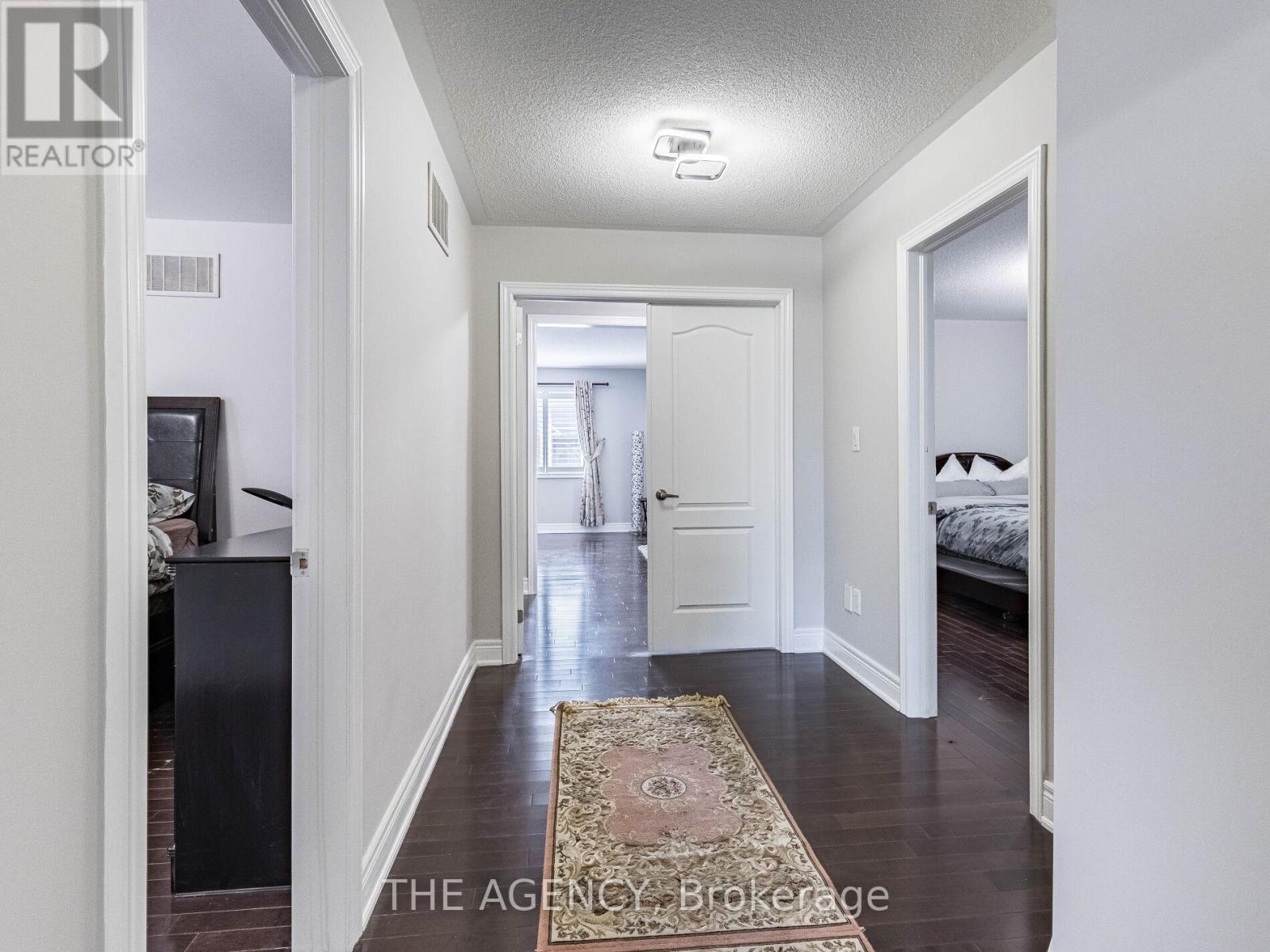 2340 Thruxton Drive, Oakville, Ontario  L6H 0C5 - Photo 16 - W12677594