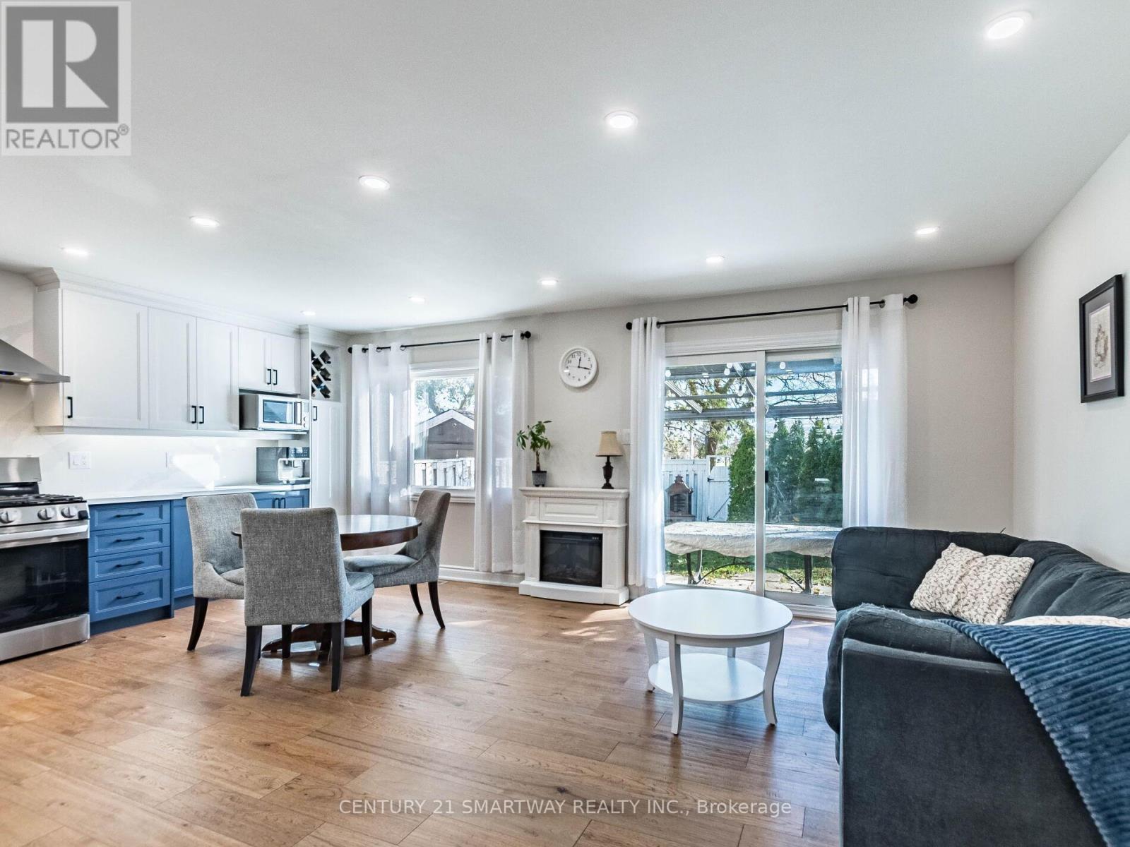 15 Huronia Court, Brampton, Ontario  L6S 2C7 - Photo 6 - W12677600