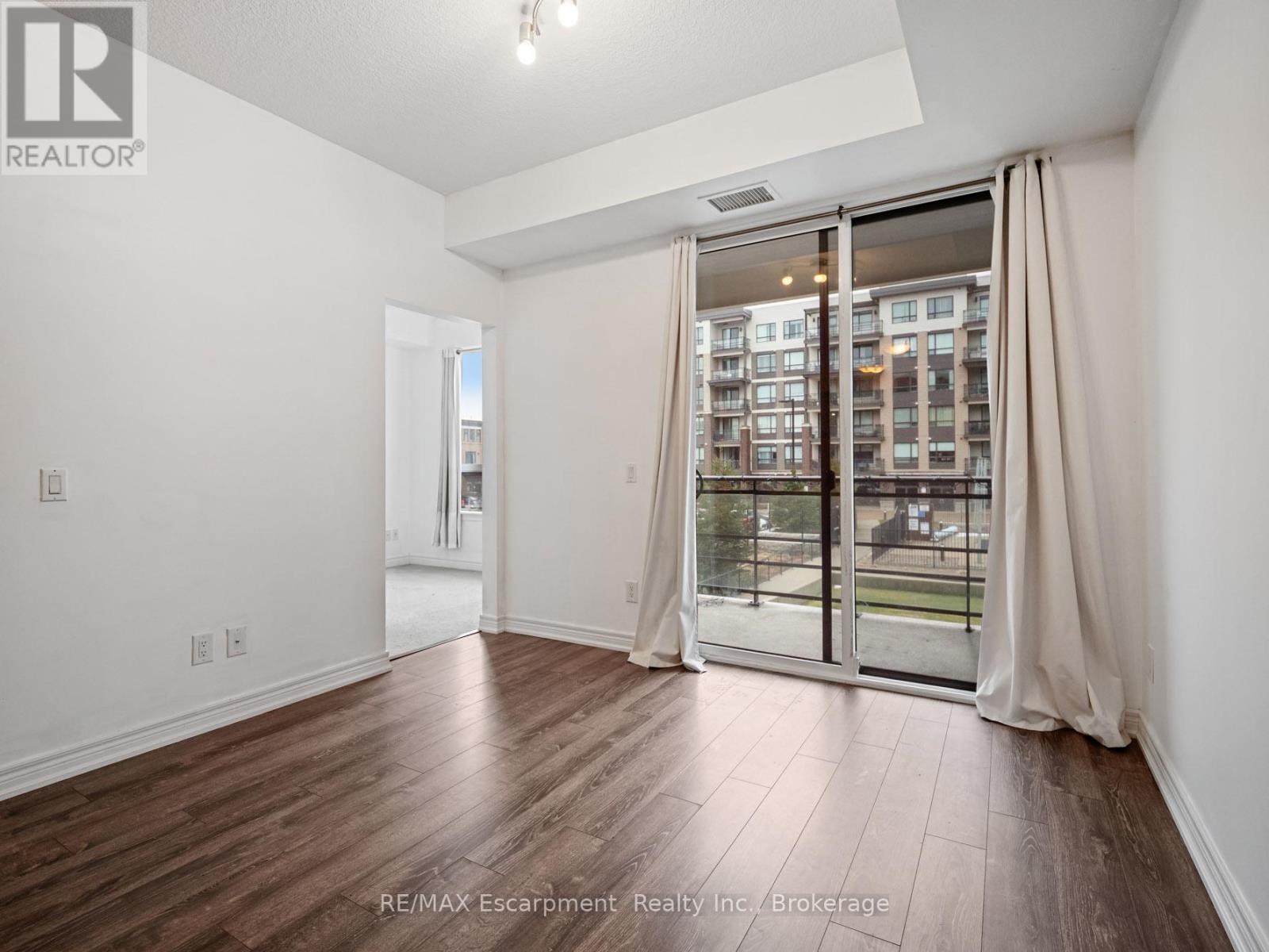 218 - 10 Esplanade Lane, Grimsby, Ontario  L3M 0H1 - Photo 8 - X12677664