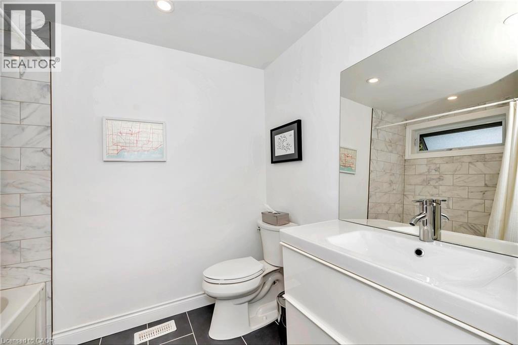 24 Darlington Drive, Hamilton, Ontario  L9C 2L7 - Photo 14 - 40796339