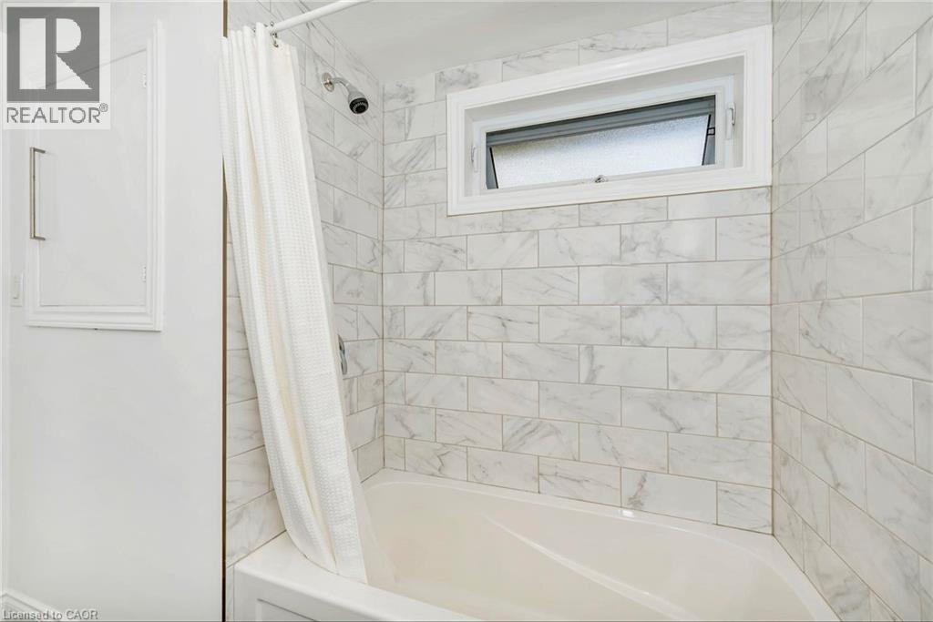 24 Darlington Drive, Hamilton, Ontario  L9C 2L7 - Photo 15 - 40796339