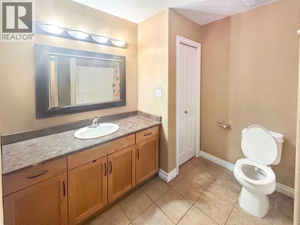 5318 54 Street, Camrose, Alberta  T4V 2B2 - Photo 8 - A2267239