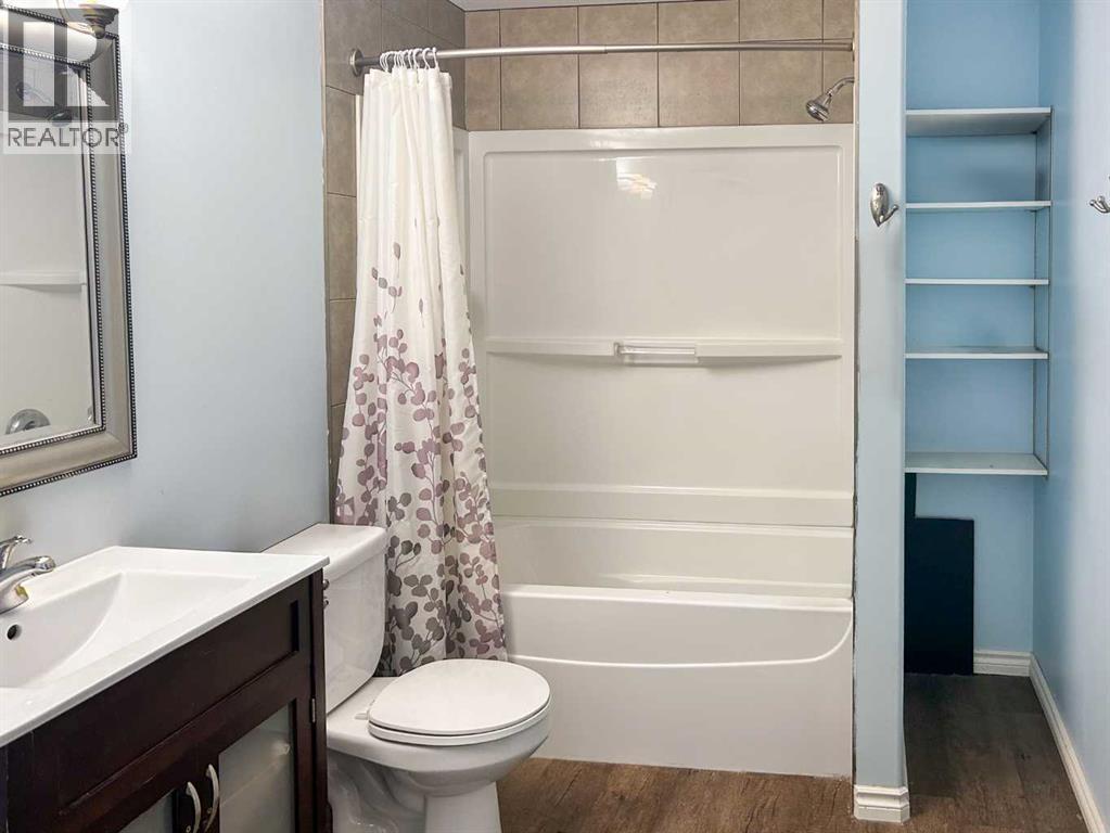 5318 54 Street, Camrose, Alberta  T4V 2B2 - Photo 7 - A2267239