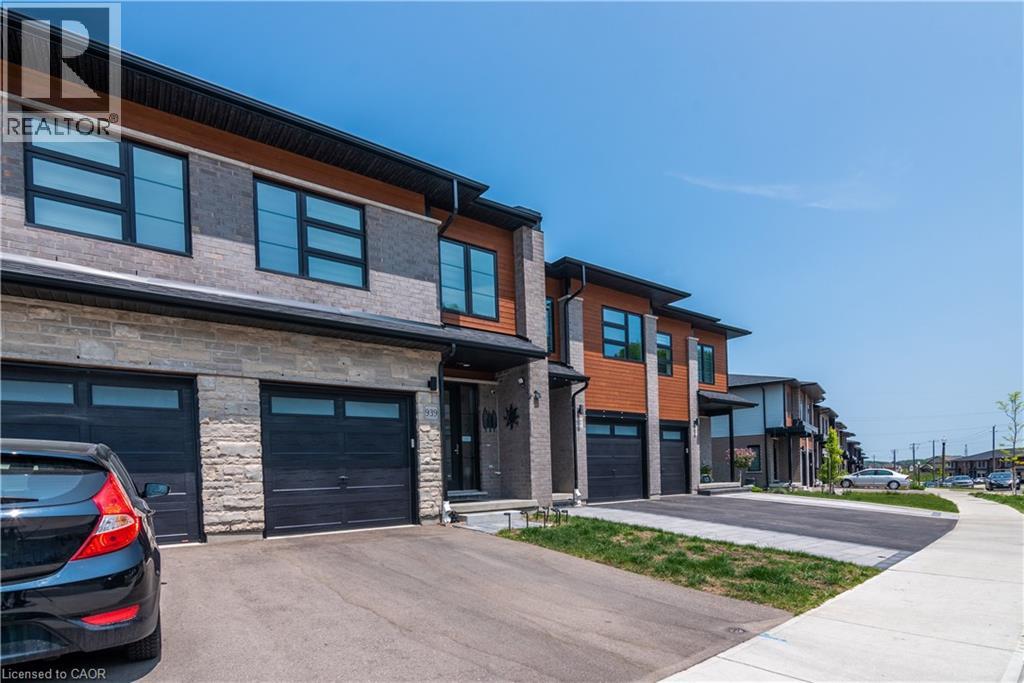 939 Robert Ferrie Drive, Kitchener, Ontario  N2R 1P2 - Photo 2 - 40796809