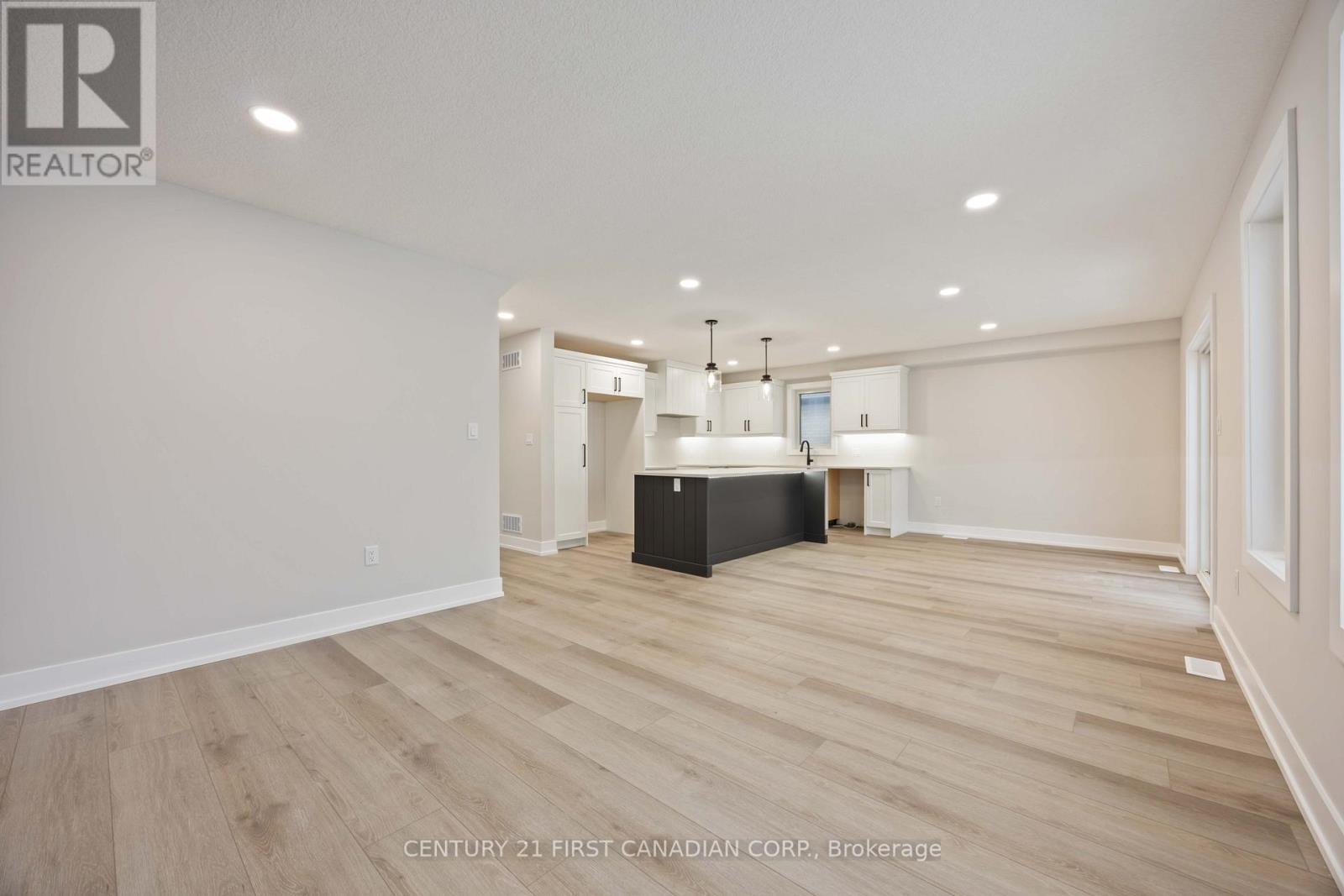 656 Ketter Way, Plympton-Wyoming, Ontario  N0N 1T0 - Photo 11 - X12677716