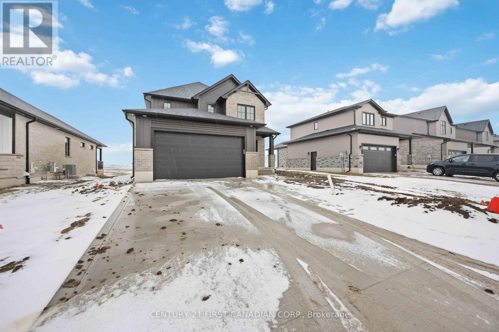 656 Ketter Way, Plympton-Wyoming, Ontario  N0N 1T0 - Photo 2 - X12677716