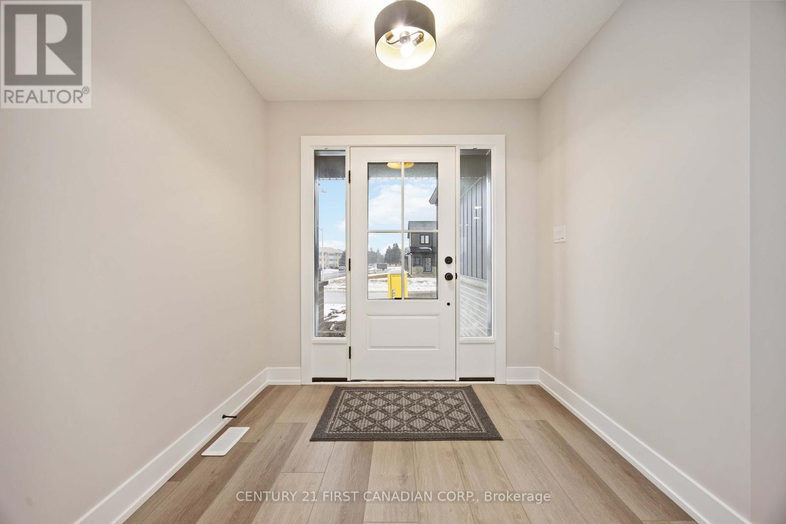 656 Ketter Way, Plympton-Wyoming, Ontario  N0N 1T0 - Photo 4 - X12677716