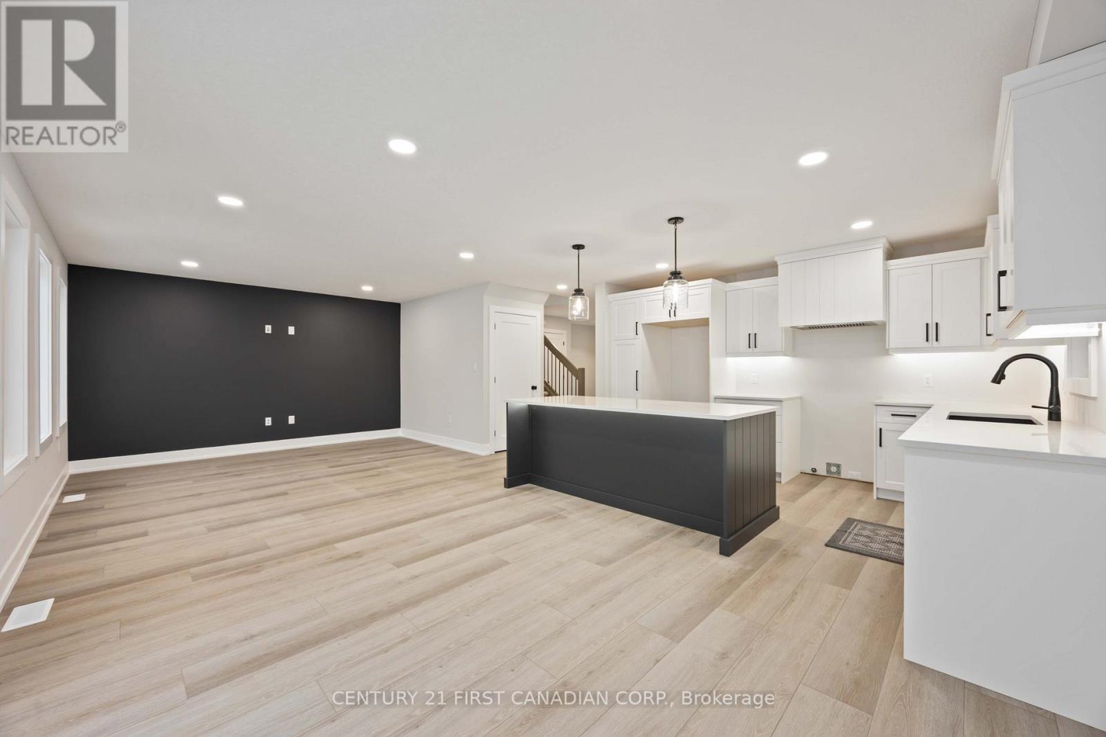 656 Ketter Way, Plympton-Wyoming, Ontario  N0N 1T0 - Photo 9 - X12677716