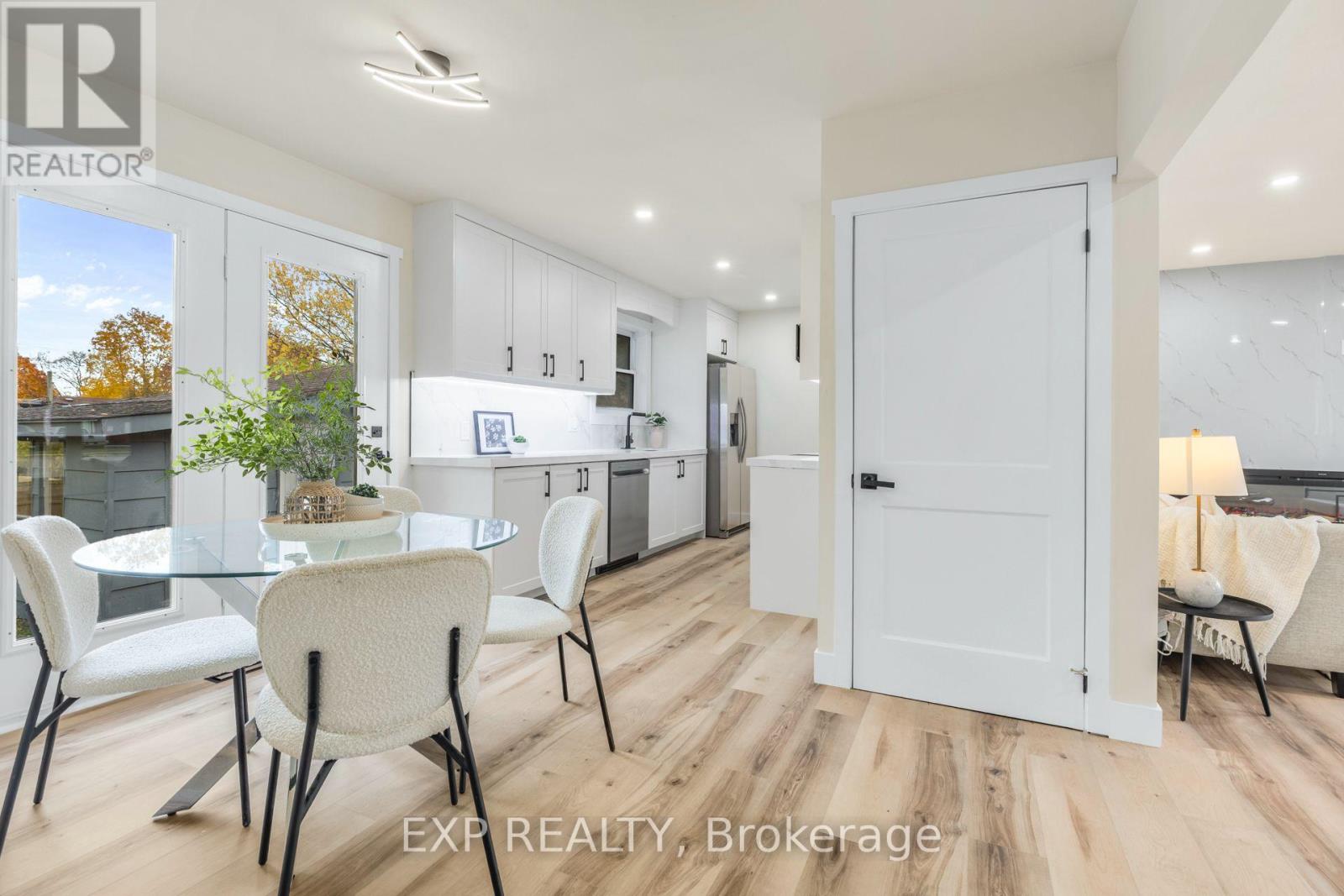 239 Commissioners Road W, London South, Ontario  N6J 1Y2 - Photo 6 - X12677736