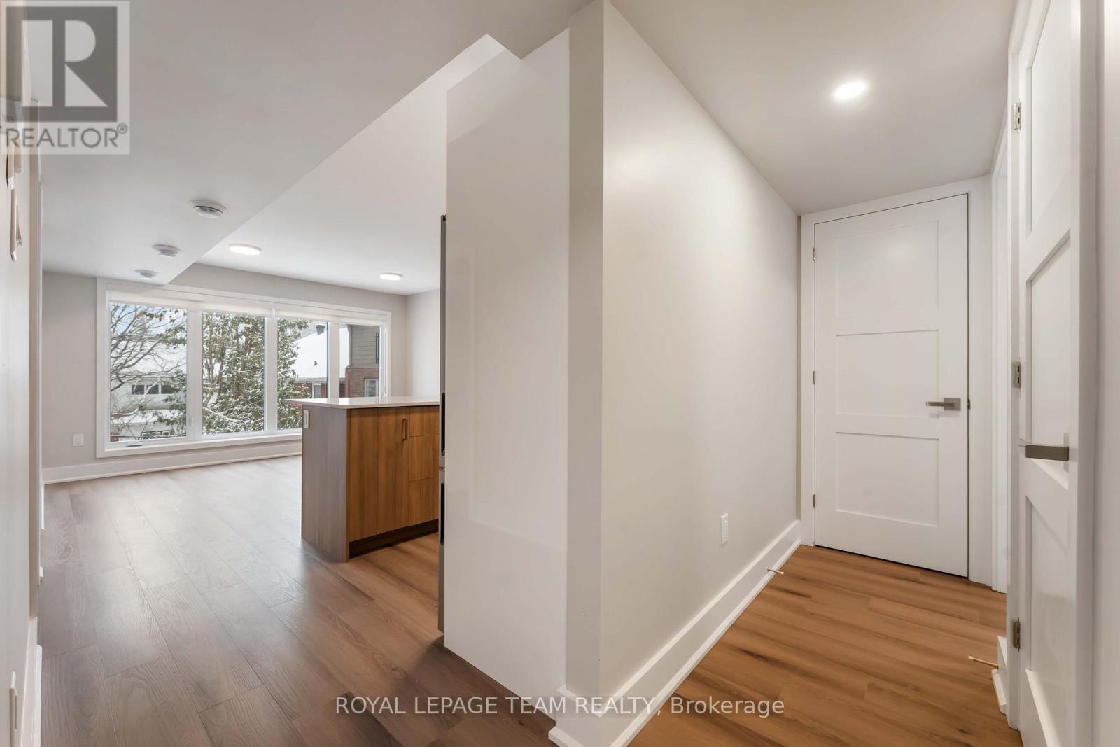 6 - 342 Fifth Avenue, Ottawa, Ontario  K1S 2N7 - Photo 3 - X12677606