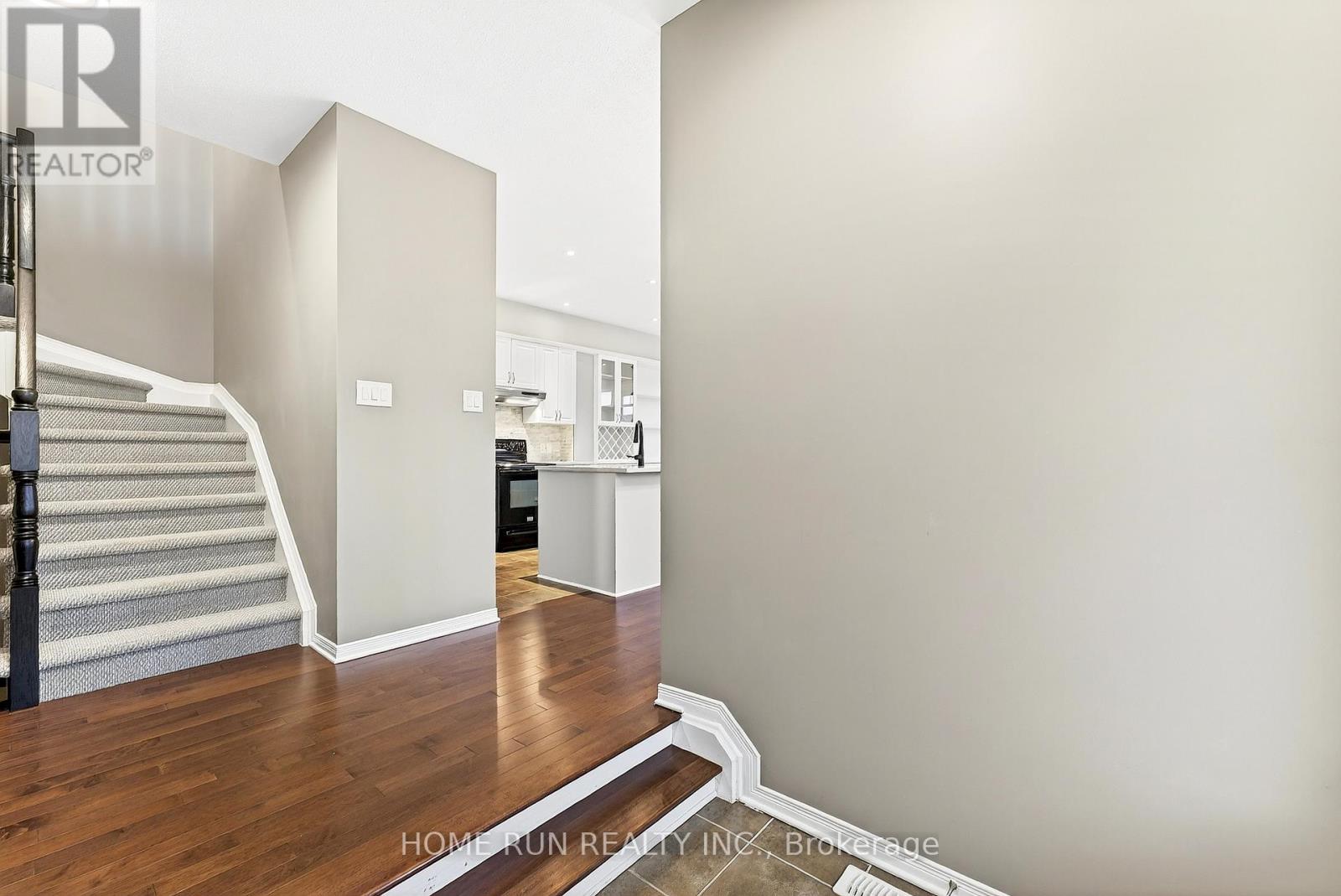 104 Eye Bright Crescent, Ottawa, Ontario  K1V 2K5 - Photo 4 - X12677750