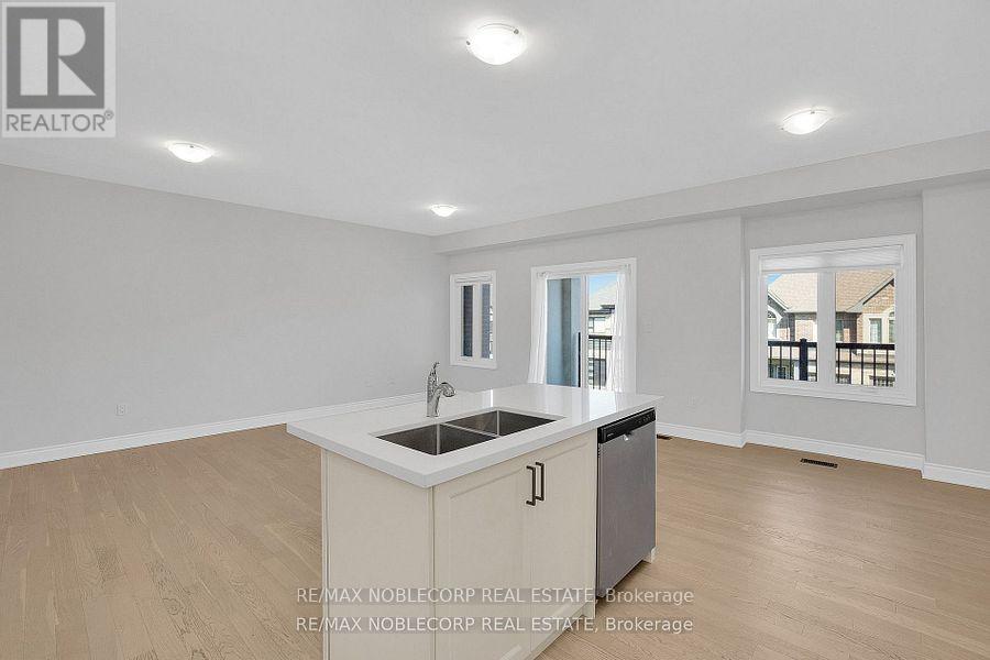 34 Alan Williams Trail, Uxbridge, Ontario  L9P 0R6 - Photo 9 - N12668602