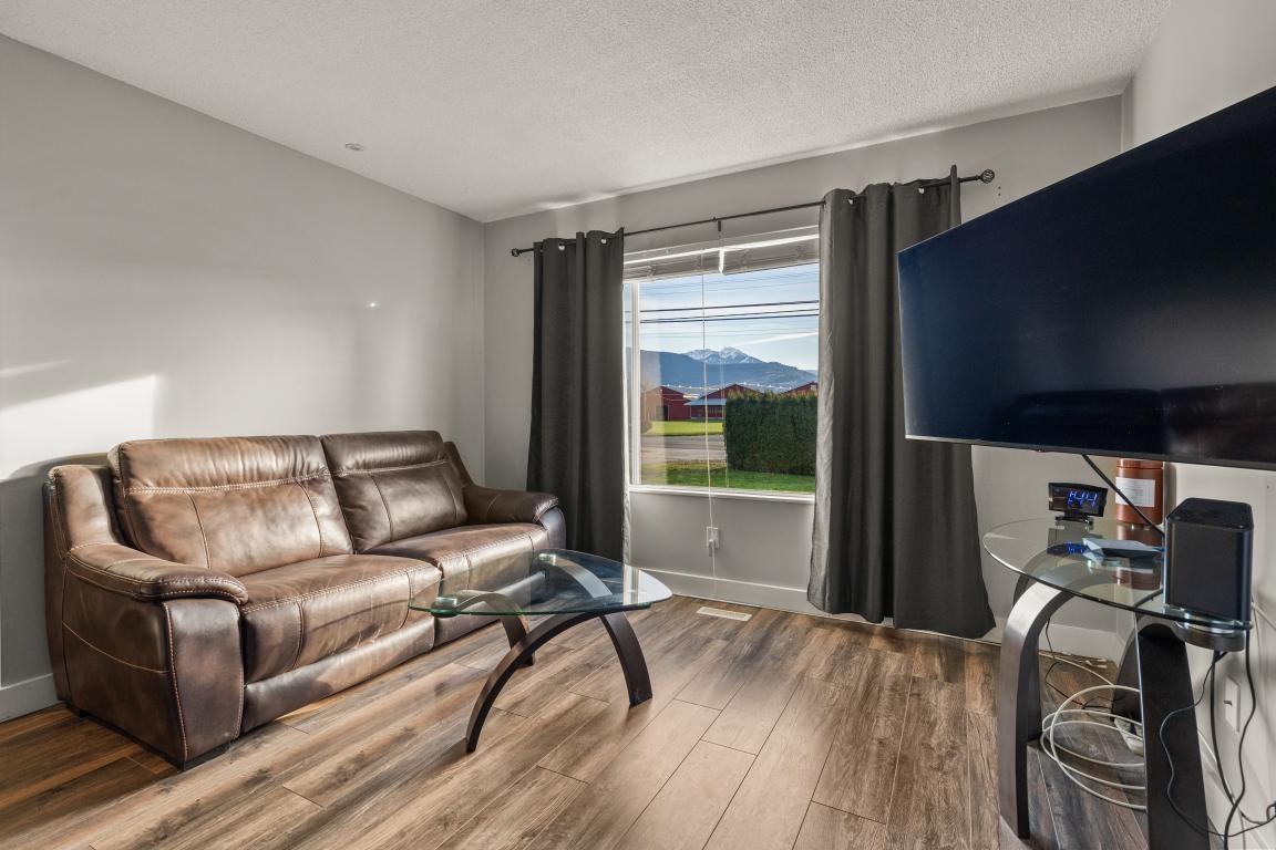 47605 Yale Road, Little Mountain, Chilliwack, British Columbia  V2P 7M8 - Photo 6 - R3077522