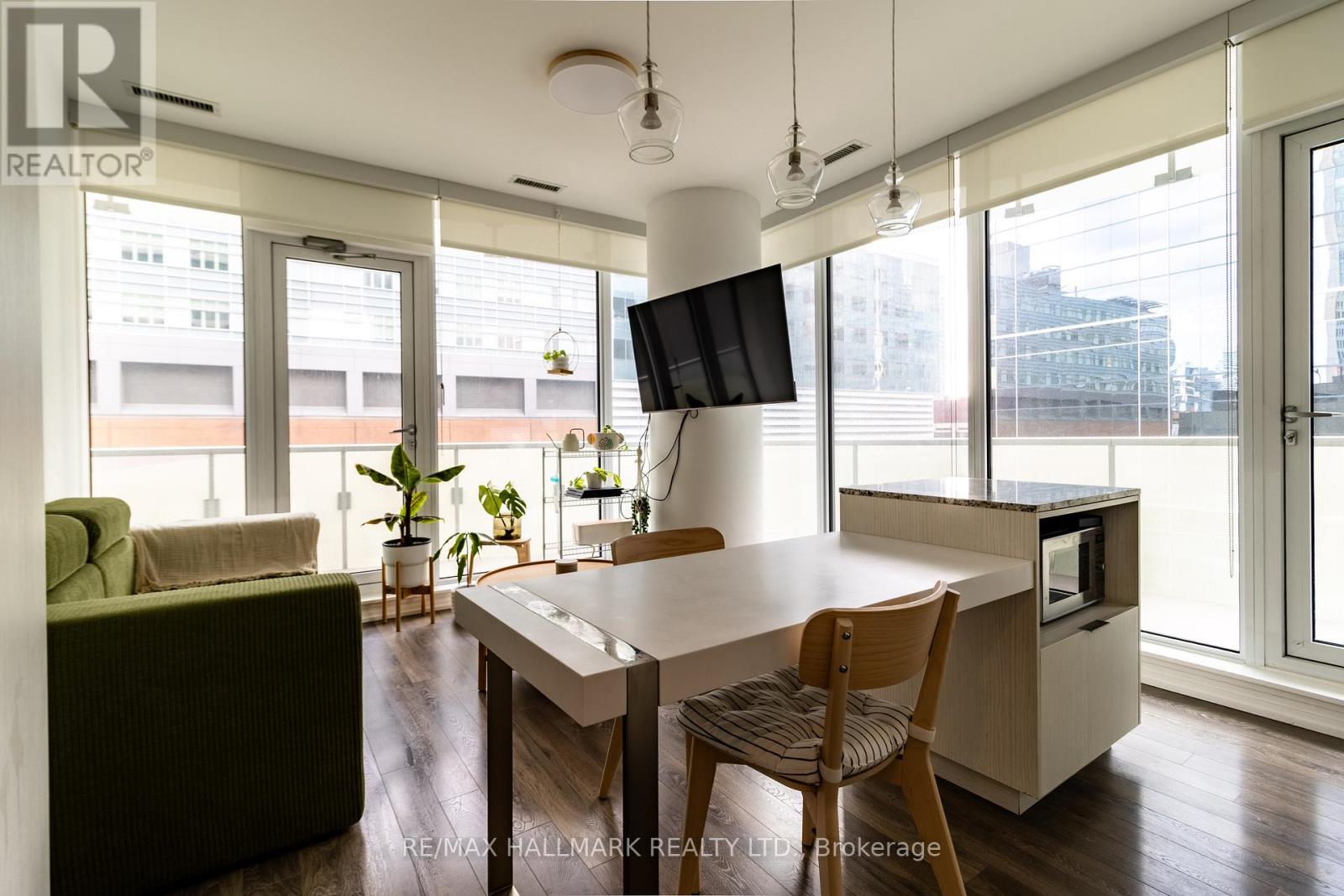 1105 - 197 Yonge Street, Toronto, Ontario  M5B 1M4 - Photo 10 - C12677634