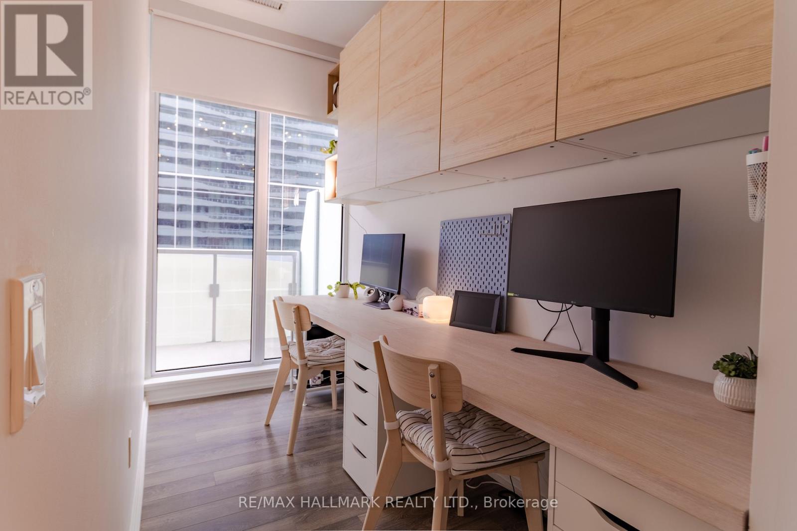 1105 - 197 Yonge Street, Toronto, Ontario  M5B 1M4 - Photo 13 - C12677634