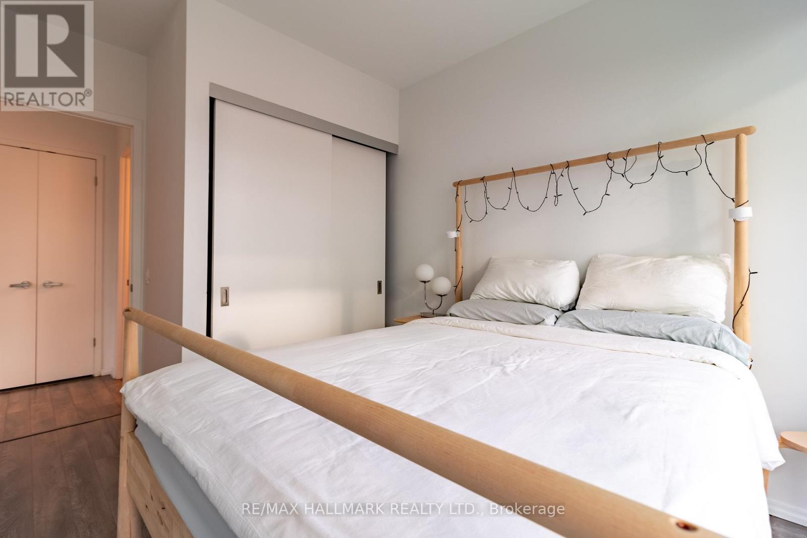 1105 - 197 Yonge Street, Toronto, Ontario  M5B 1M4 - Photo 16 - C12677634