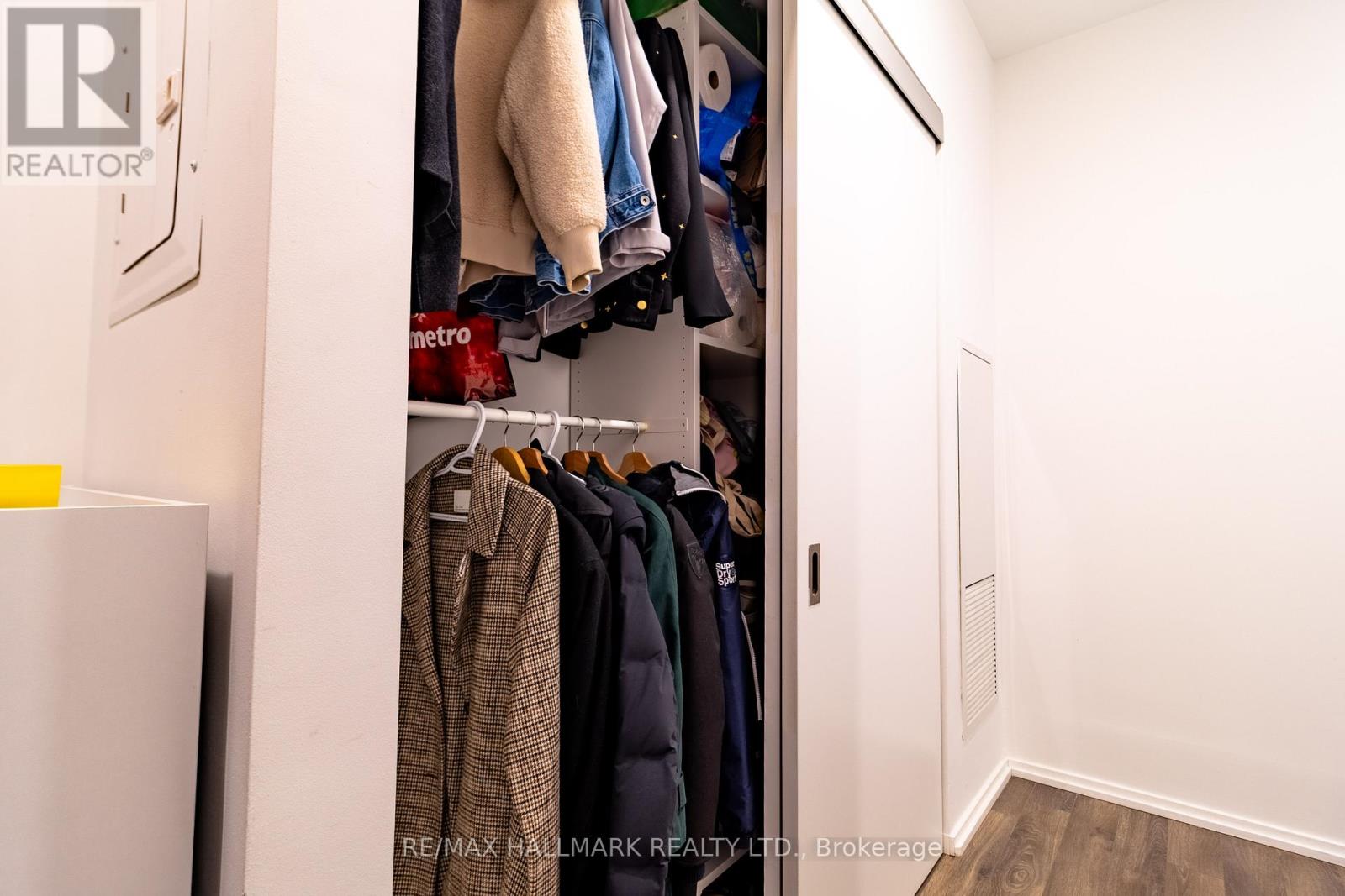 1105 - 197 Yonge Street, Toronto, Ontario  M5B 1M4 - Photo 18 - C12677634