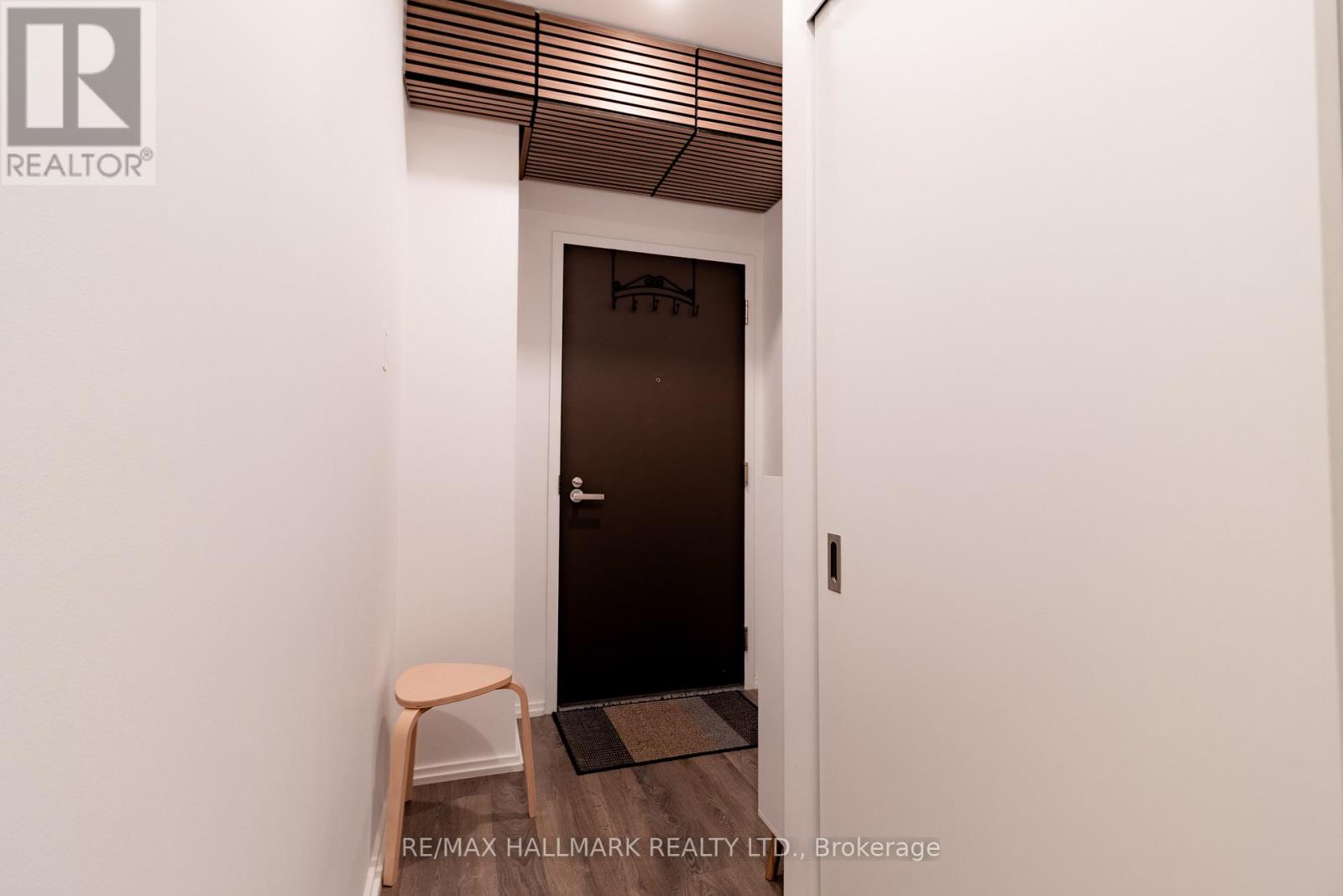 1105 - 197 Yonge Street, Toronto, Ontario  M5B 1M4 - Photo 2 - C12677634