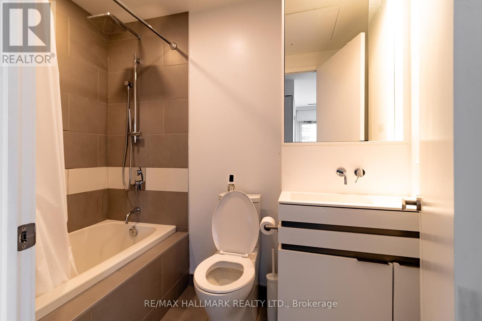 1105 - 197 Yonge Street, Toronto, Ontario  M5B 1M4 - Photo 21 - C12677634