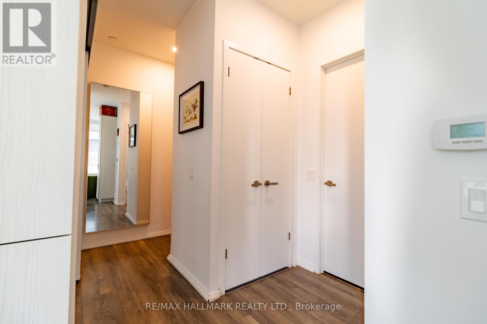 1105 - 197 Yonge Street, Toronto, Ontario  M5B 1M4 - Photo 25 - C12677634