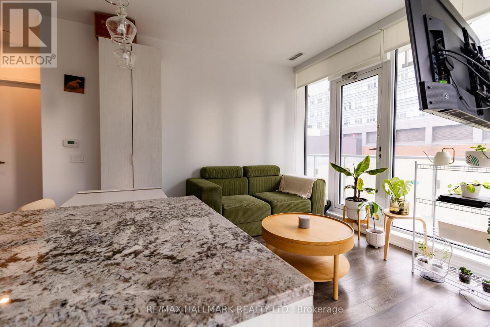 1105 - 197 Yonge Street, Toronto, Ontario  M5B 1M4 - Photo 9 - C12677634